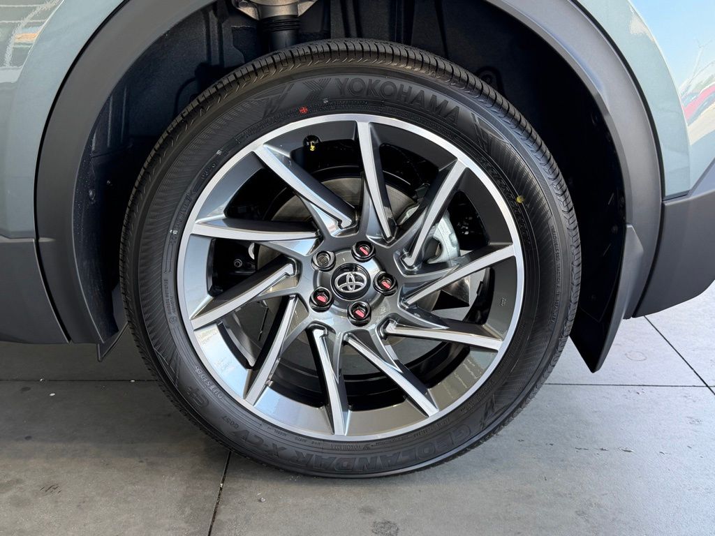 2026 Toyota C-HR XSE - Photo 14