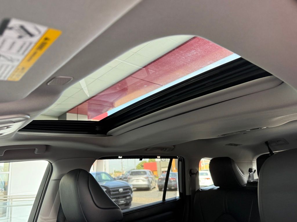2024 Toyota Highlander XLE - Photo 25