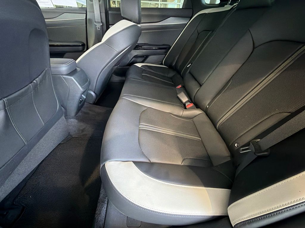 2025 Kia K5 GT-Line - Photo 33