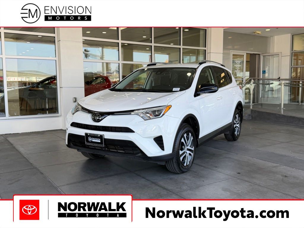 2018 Toyota RAV4 LE's photo