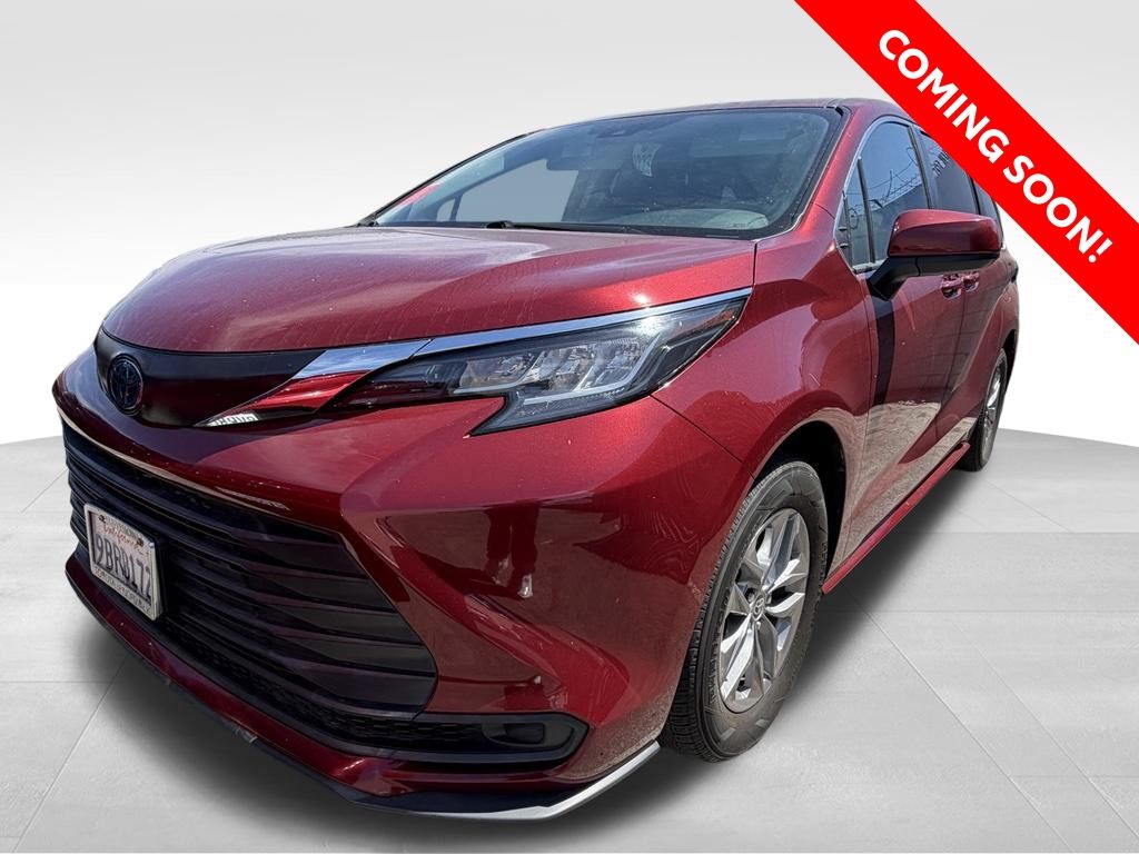 2022 Toyota Sienna LE 8-Passenger Hybrid AWD's photo