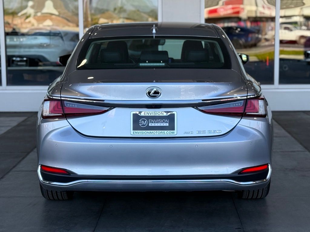 2024 Lexus ES 250 - Photo 11