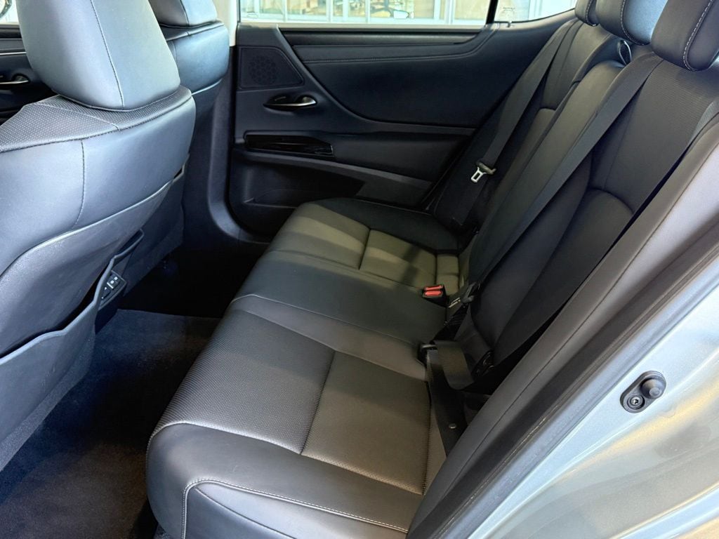 2024 Lexus ES 250 - Photo 37