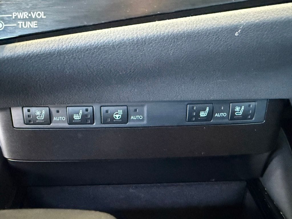 2024 Lexus ES 250 - Photo 30