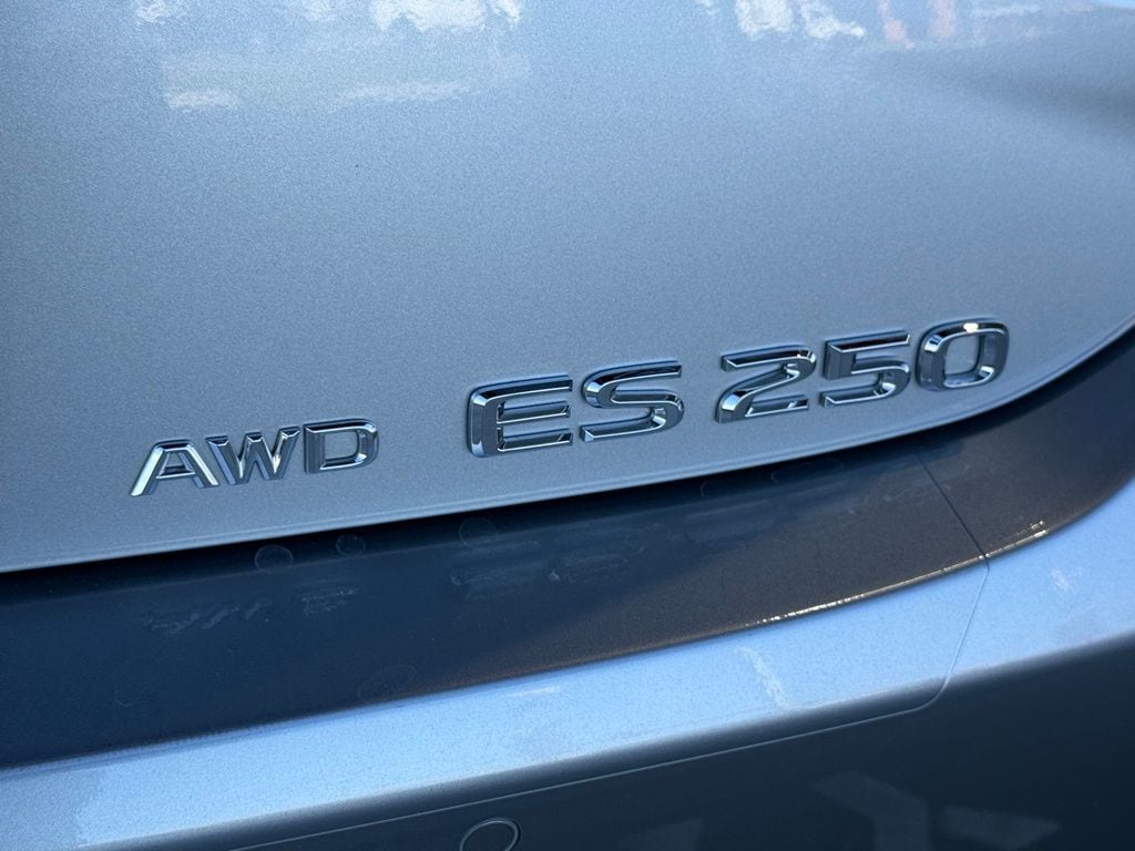 2024 Lexus ES 250 - Photo 13