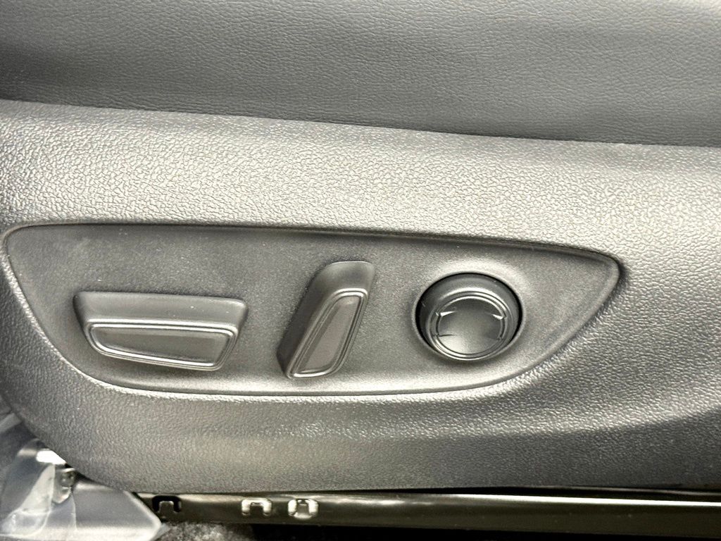 2026 Toyota Highlander Platinum - Photo 23