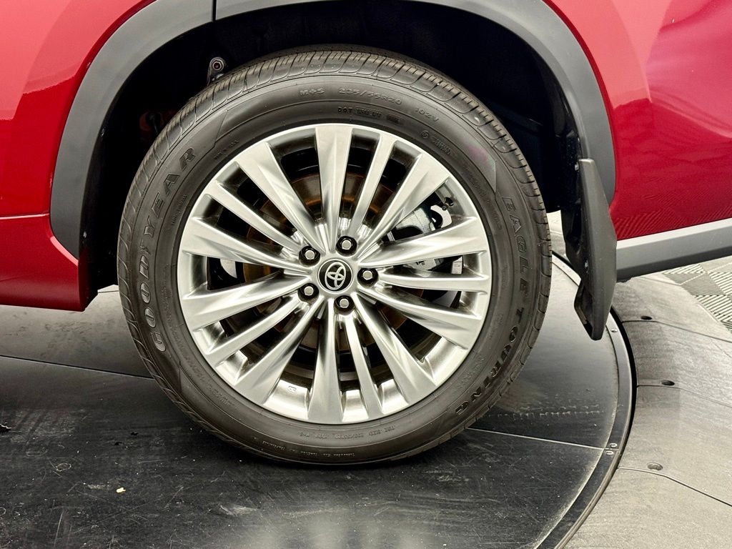 2026 Toyota Highlander Platinum - Photo 16