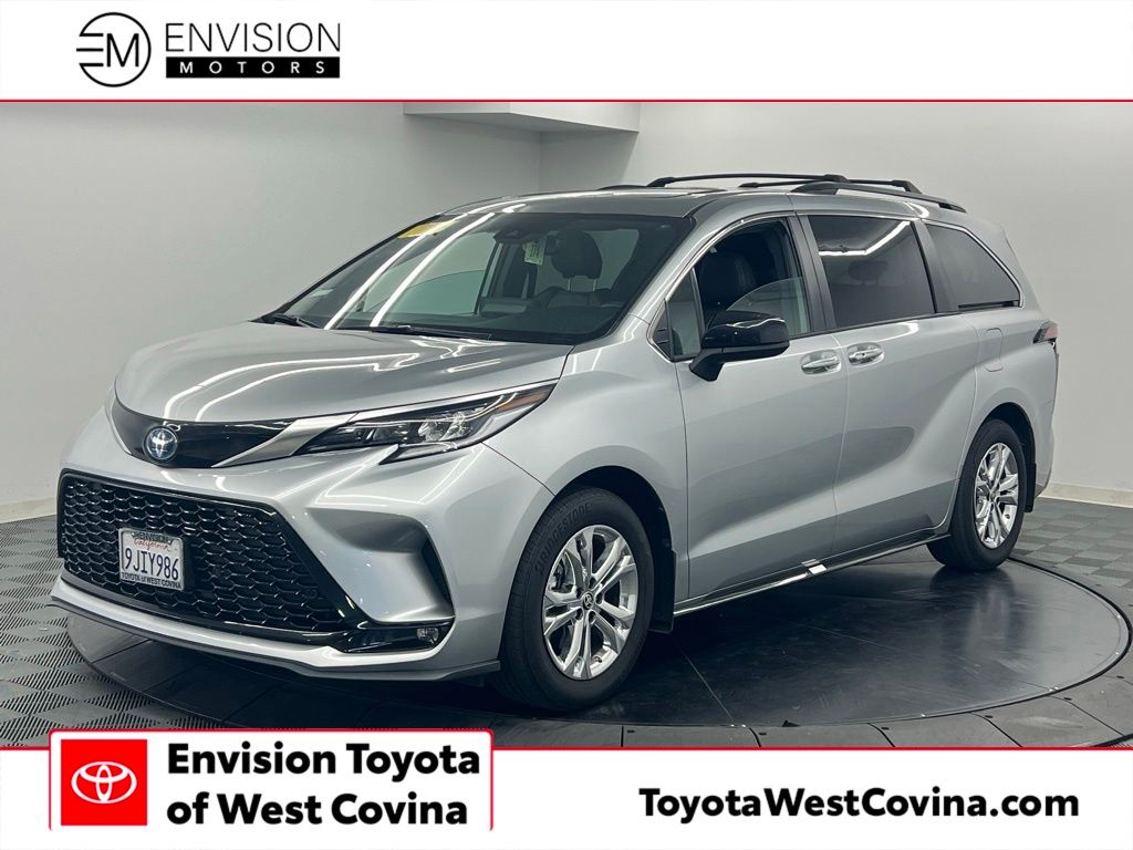 2023 Toyota Sienna XSE 7-Passenger Hybrid AWD's photo