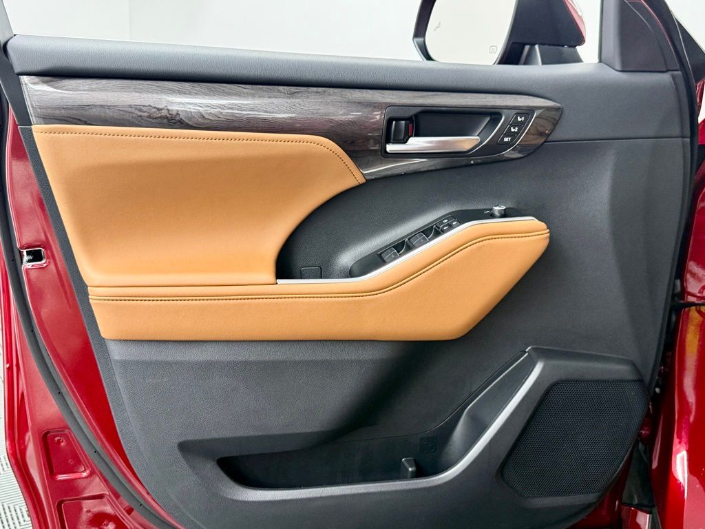 2026 Toyota Highlander Platinum - Photo 19