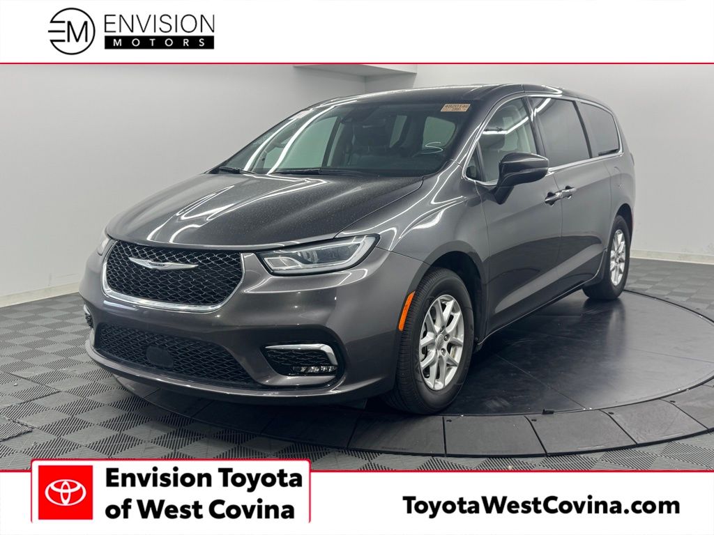 2023 Chrysler Pacifica's photo