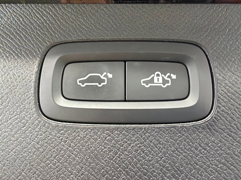 2023 Volvo XC90 Plus - Photo 16