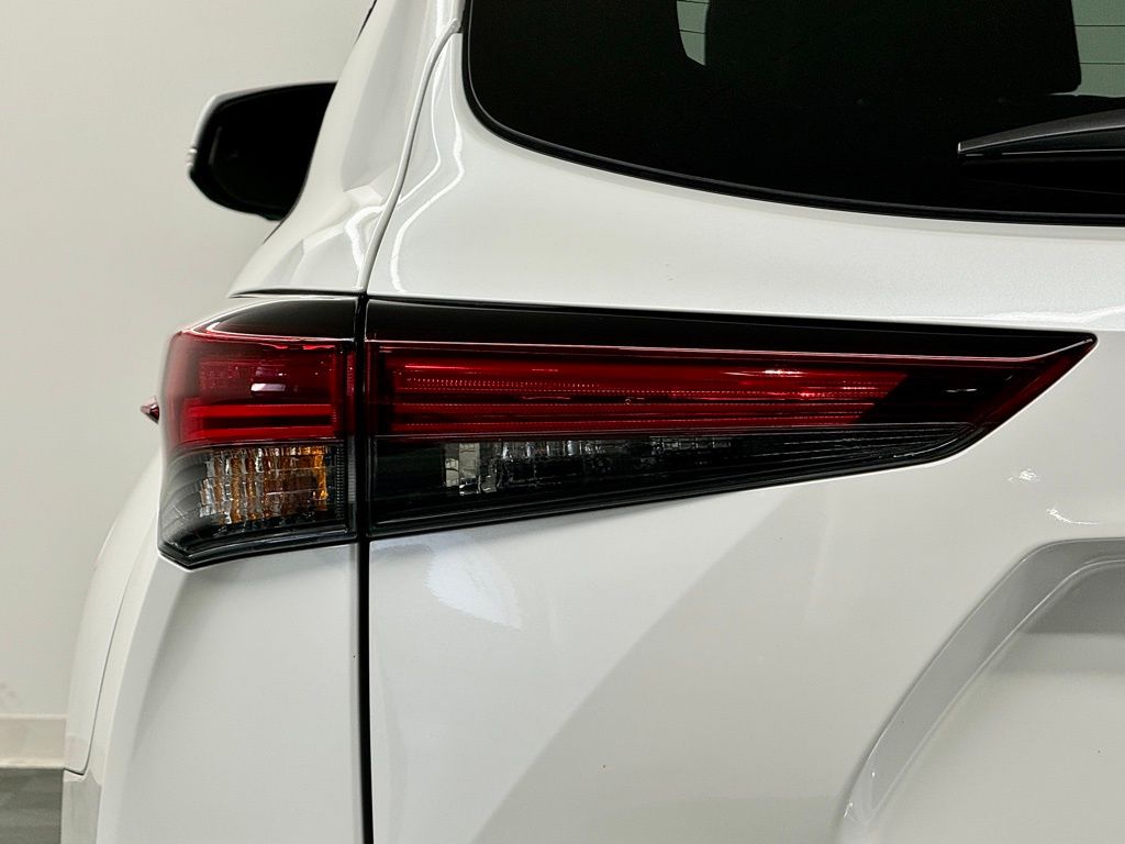 2026 Toyota Highlander Platinum - Photo 13
