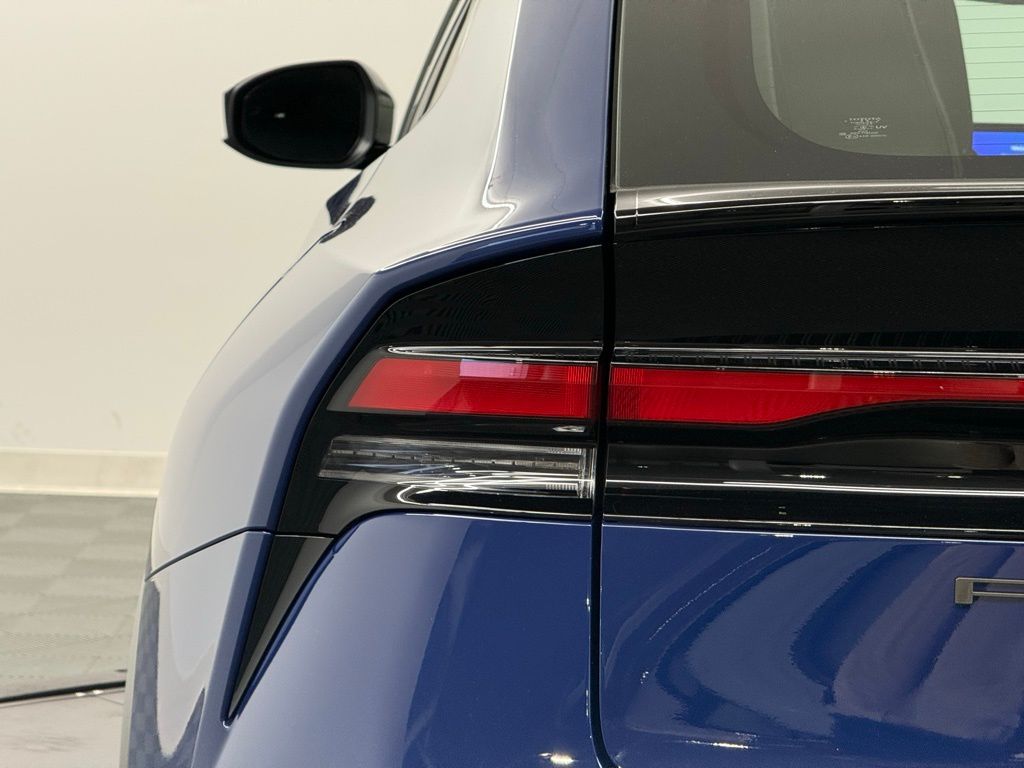 2026 Toyota Prius XLE - Photo 9
