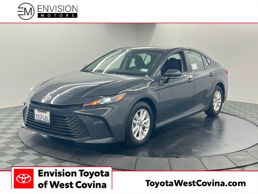 2026 Toyota Camry LE Hybrid's photo