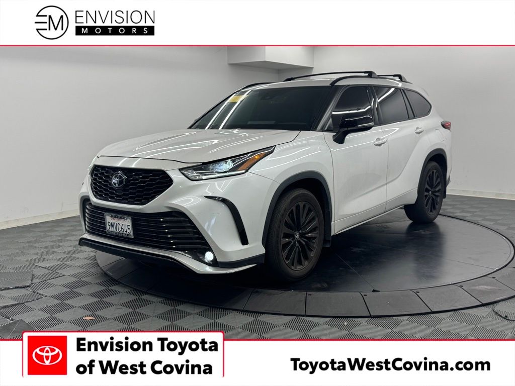 2024 Toyota Highlander XSE FWD's photo
