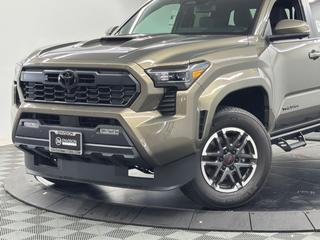 2026 Toyota Tacoma TRD Sport - Photo 9