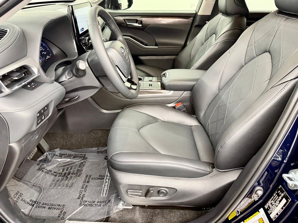 2026 Toyota Highlander Platinum - Photo 22