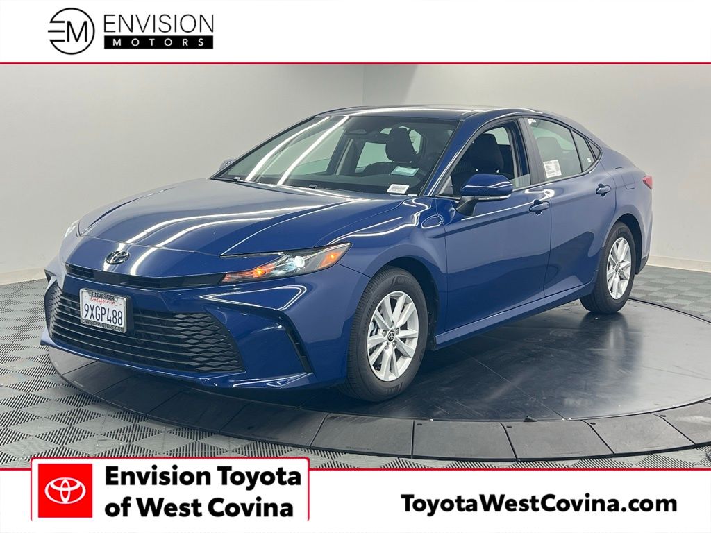 2026 Toyota Camry LE Hybrid's photo