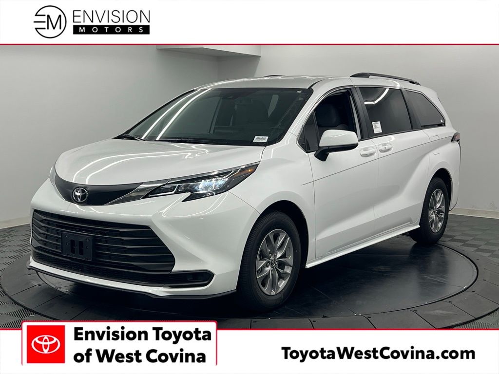 2026 Toyota Sienna LE 8-Passenger Hybrid FWD's photo
