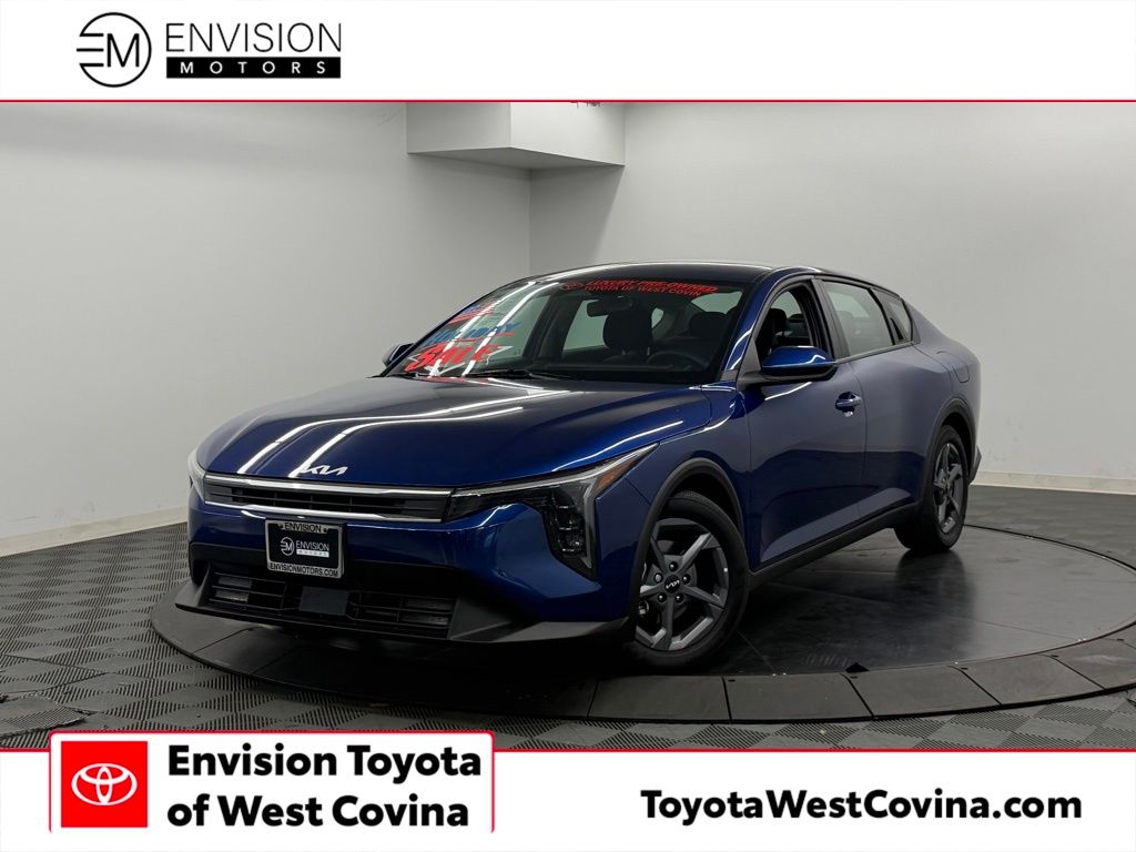 2025 Kia K4 LXS AT's photo