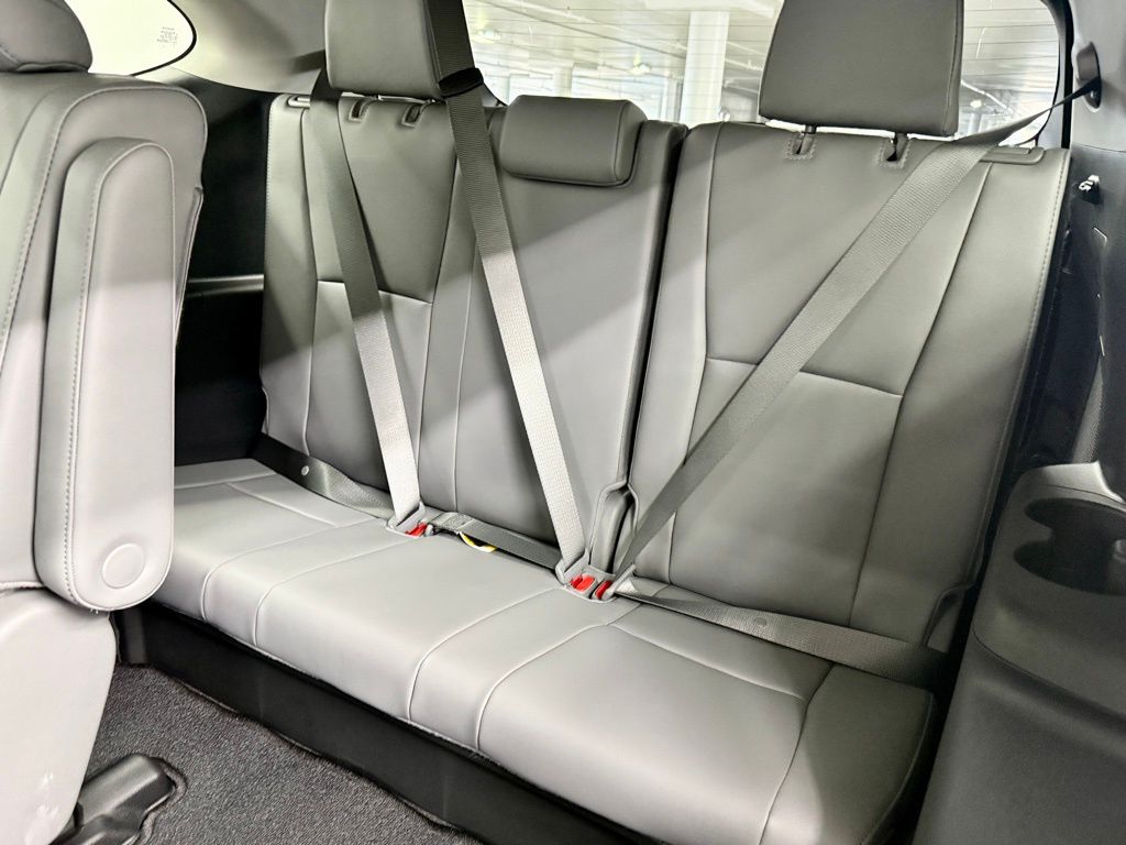 2026 Toyota Highlander Platinum - Photo 39