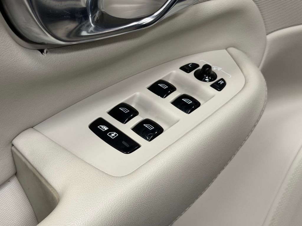 2023 Volvo XC90 Plus - Photo 25