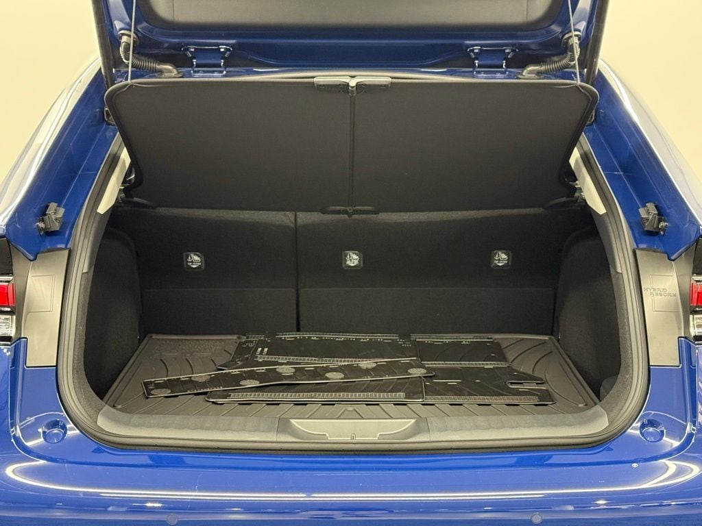 2026 Toyota Prius XLE - Photo 11