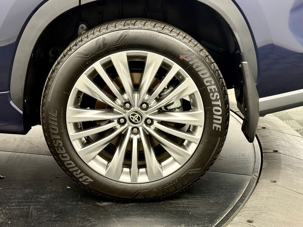 2026 Toyota Highlander Platinum - Photo 16