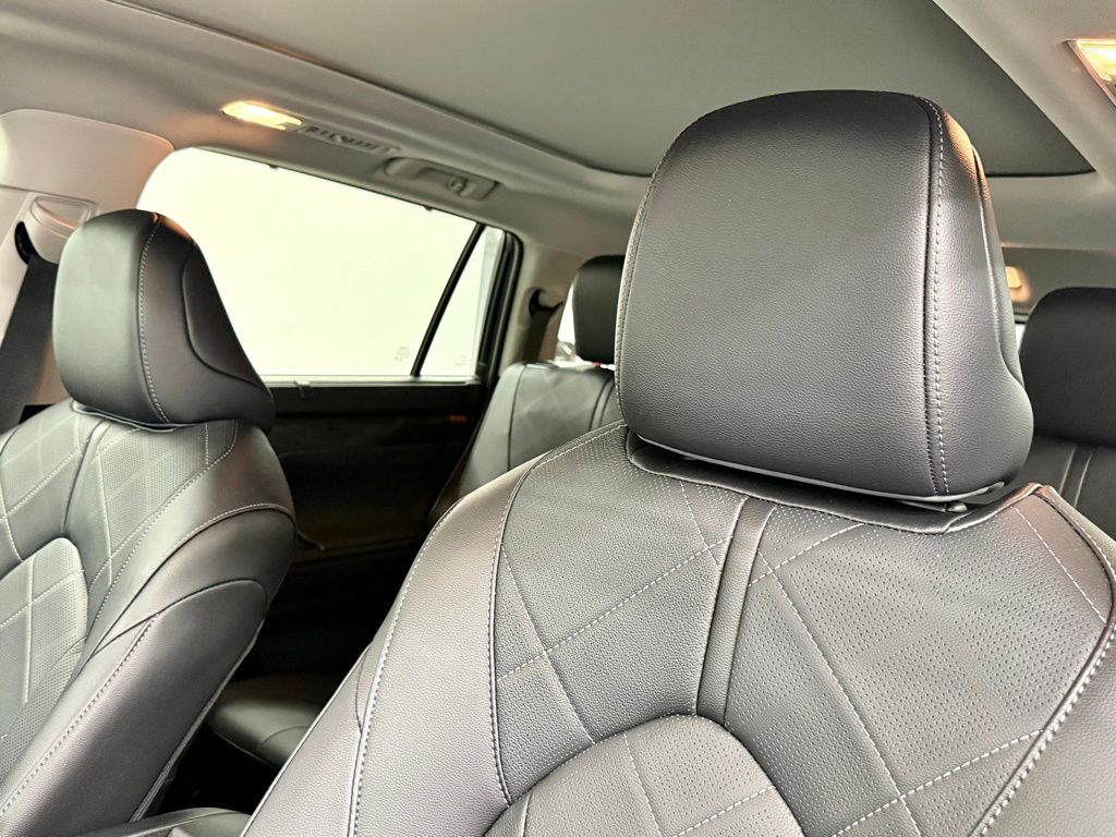 2026 Toyota Highlander Platinum - Photo 24
