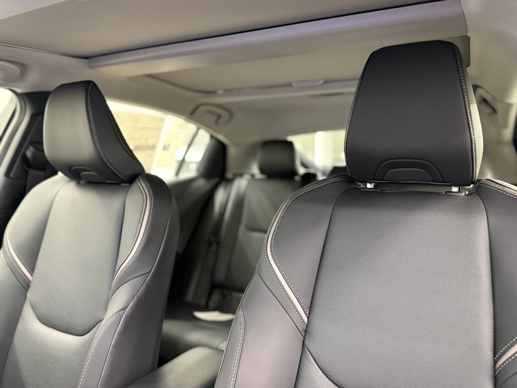 2026 Toyota Prius XLE - Photo 16