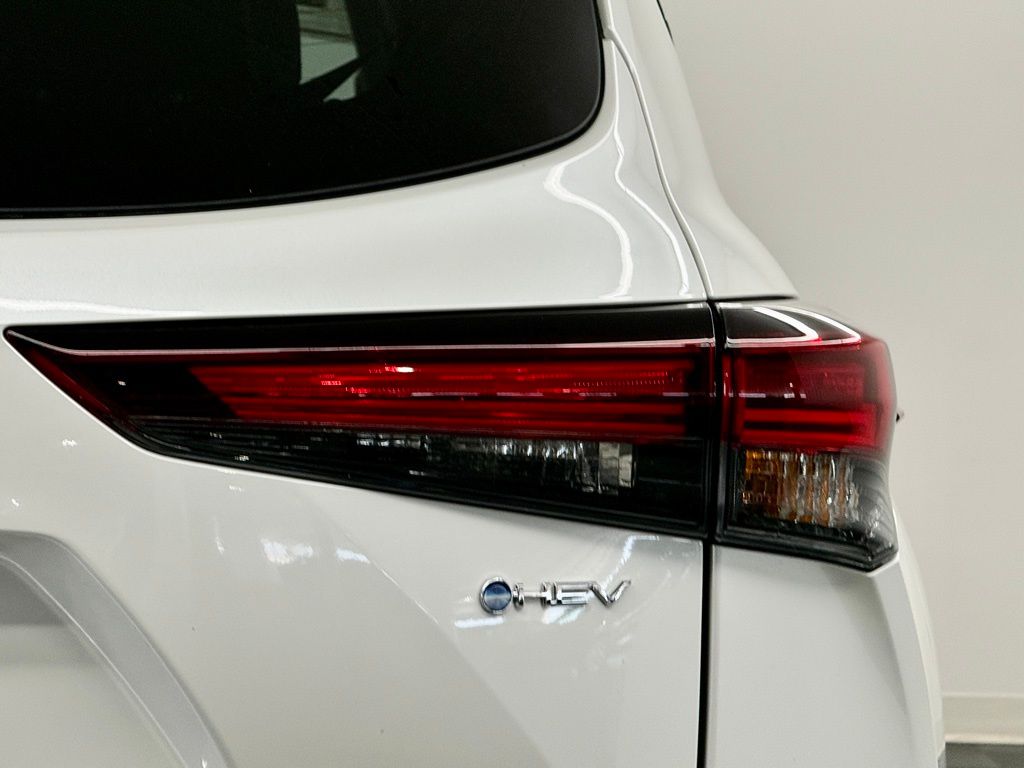 2026 Toyota Highlander Platinum - Photo 14