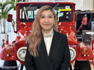 Staff member Cecilia Li from ID_46145a