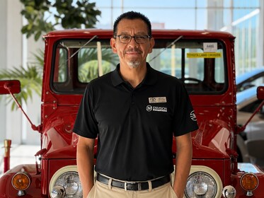Staff member Alfredo Vergara from ID_f3648b