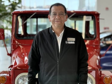 Staff member Alfredo Vergara from ID_2abb75