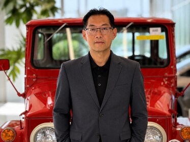 Staff member Jason Wang from ID_f54321