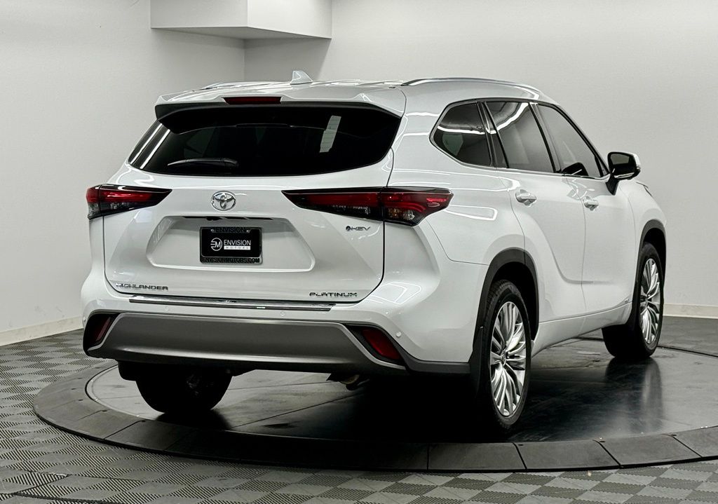 2026 Toyota Highlander Platinum - Photo 10