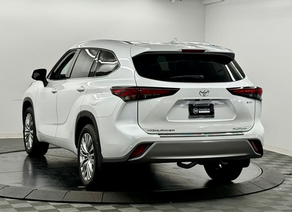 2026 Toyota Highlander Platinum - Photo 12