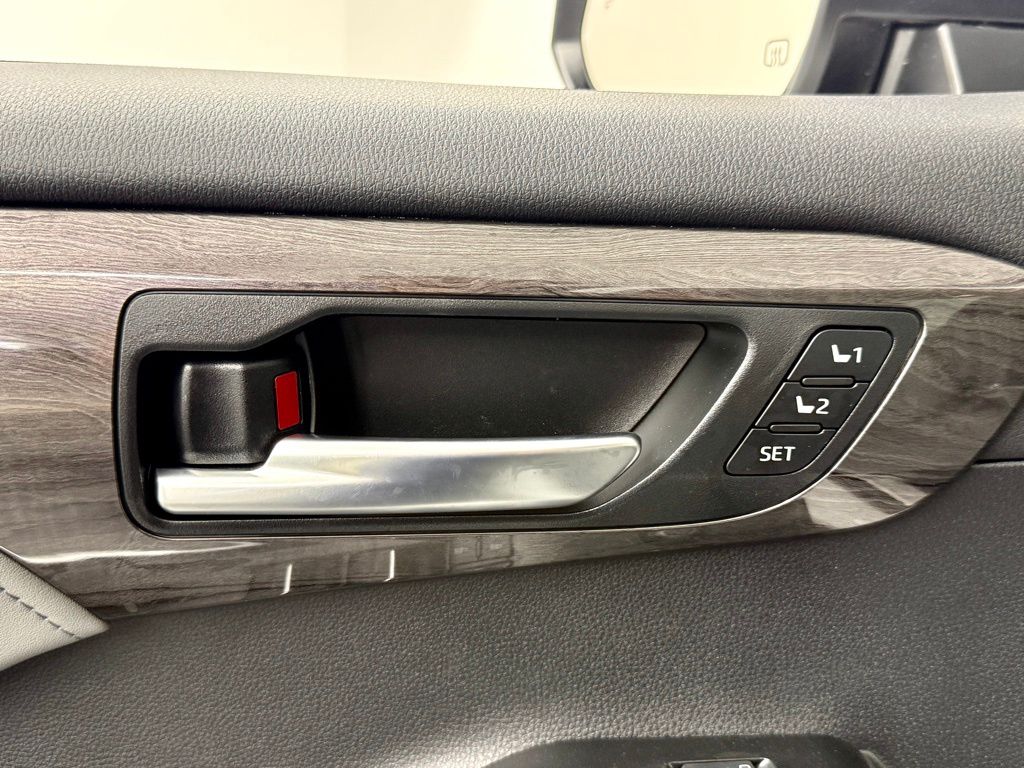 2026 Toyota Highlander Platinum - Photo 21