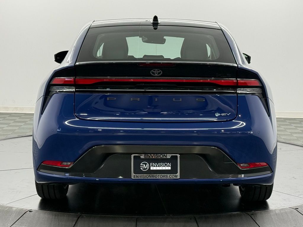 2026 Toyota Prius XLE - Photo 8