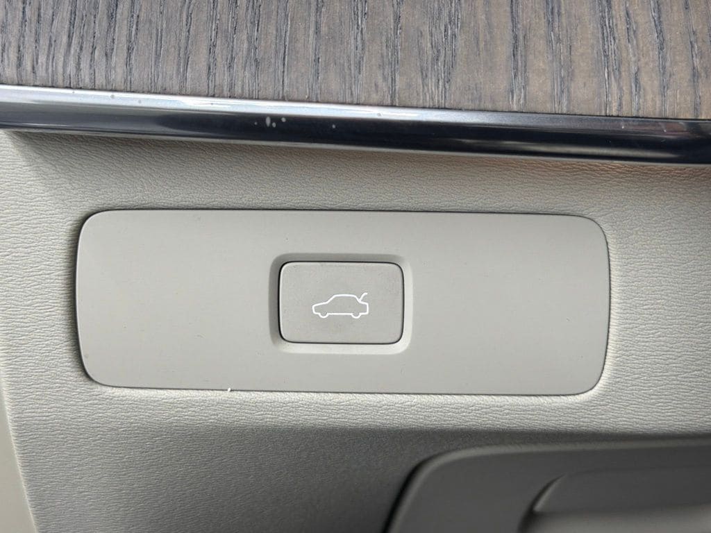 2023 Volvo XC90 Plus - Photo 31