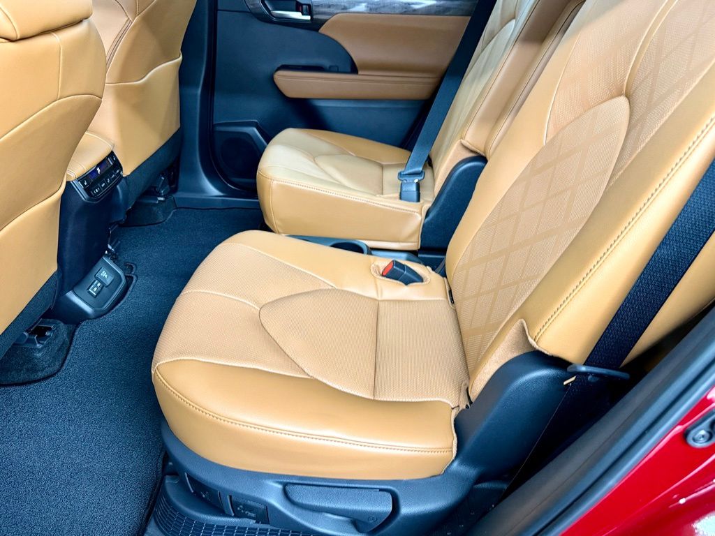 2026 Toyota Highlander Platinum - Photo 36