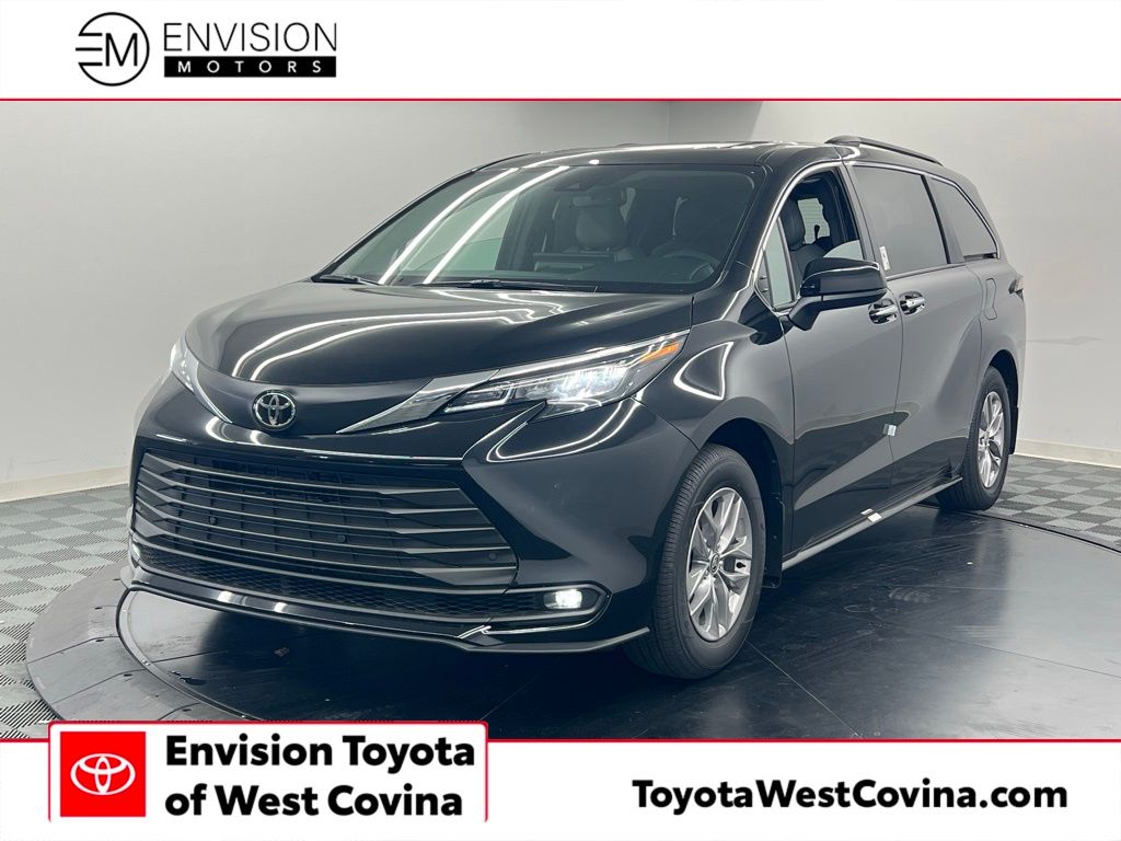 2026 Toyota Sienna XLE 8-Passenger Hybrid FWD's photo