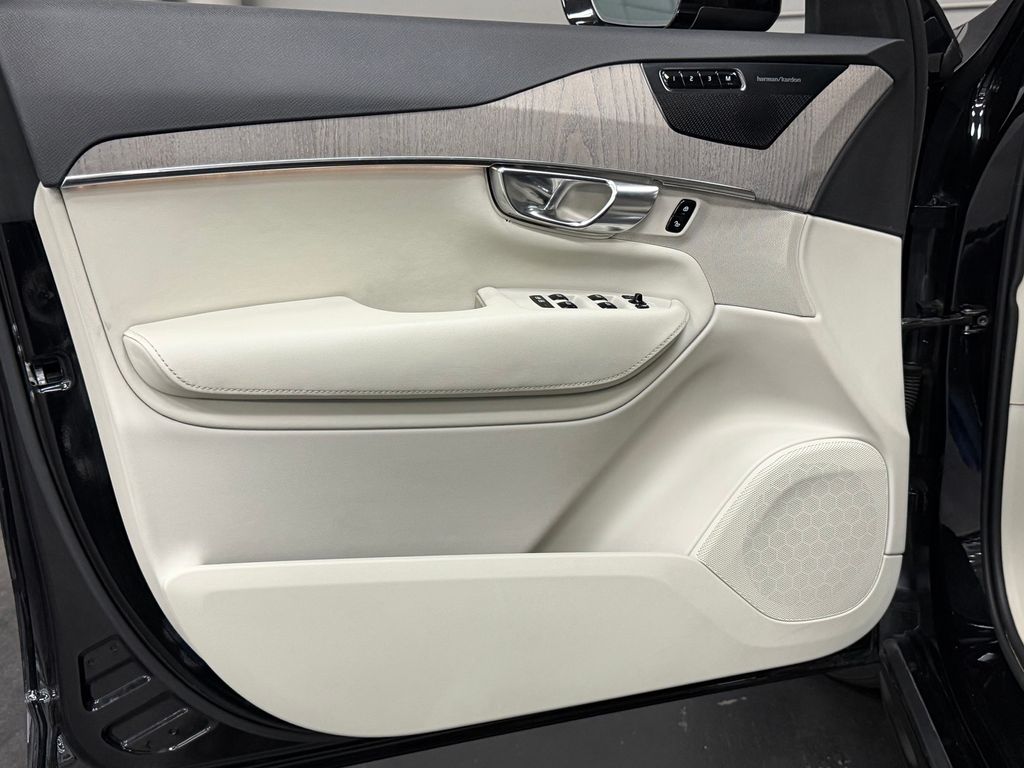 2023 Volvo XC90 Plus - Photo 23