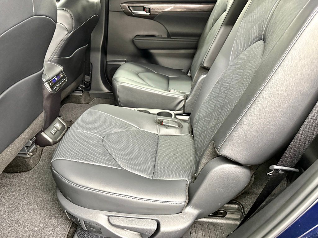 2026 Toyota Highlander Platinum - Photo 37