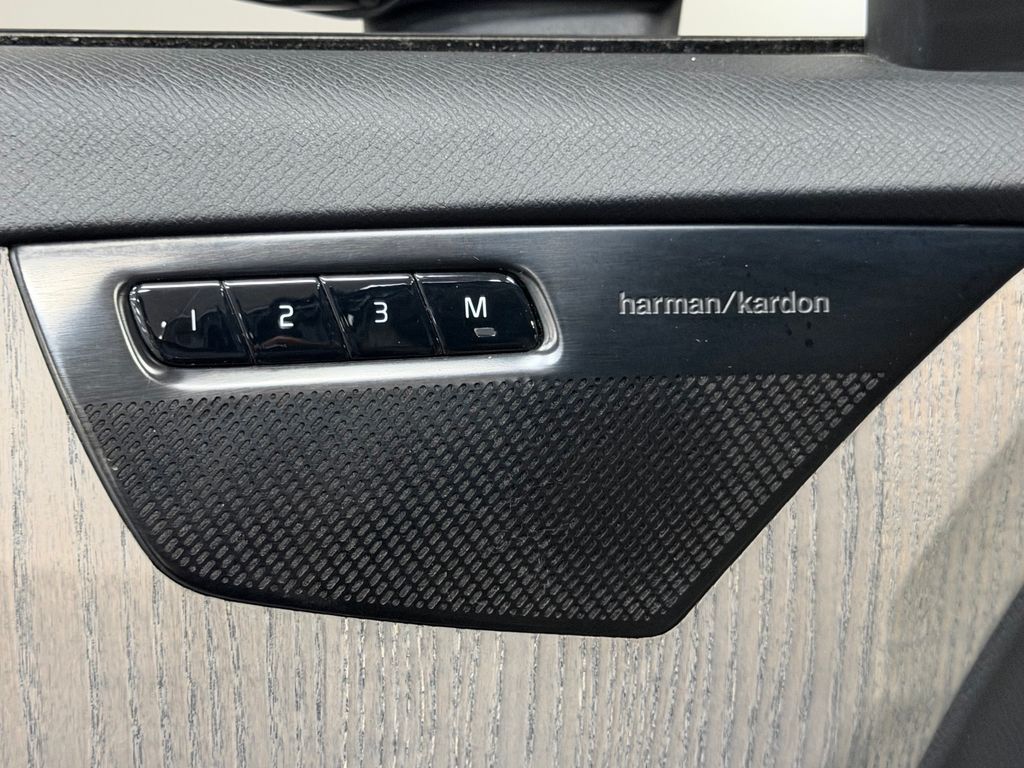 2023 Volvo XC90 Plus - Photo 24
