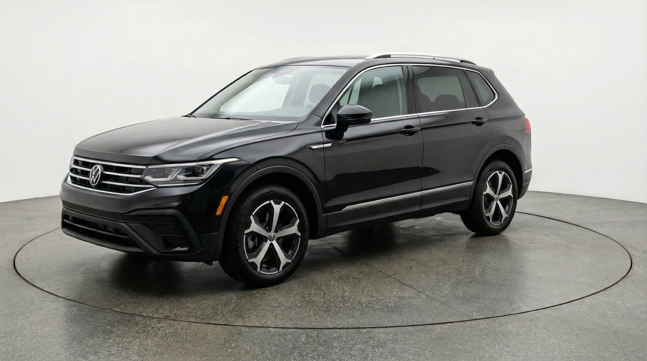 Thumbnail: 2026 Volkswagen Tiguan - 3