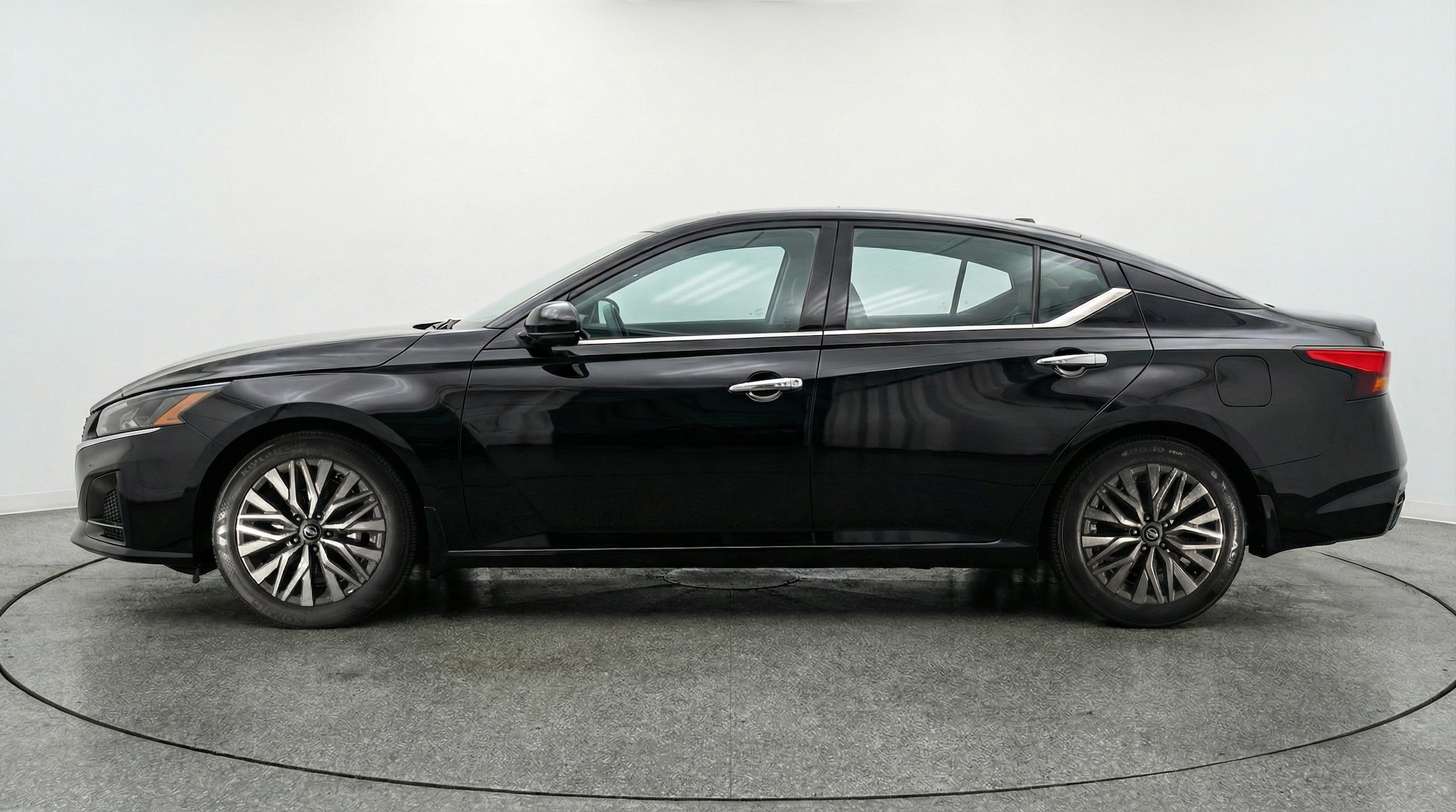 Thumbnail: 2025 Nissan Altima - 4