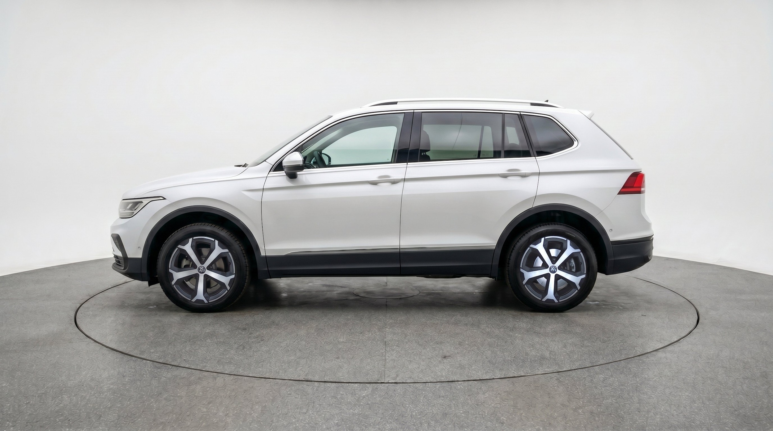 Thumbnail: 2026 Volkswagen Tiguan - 5