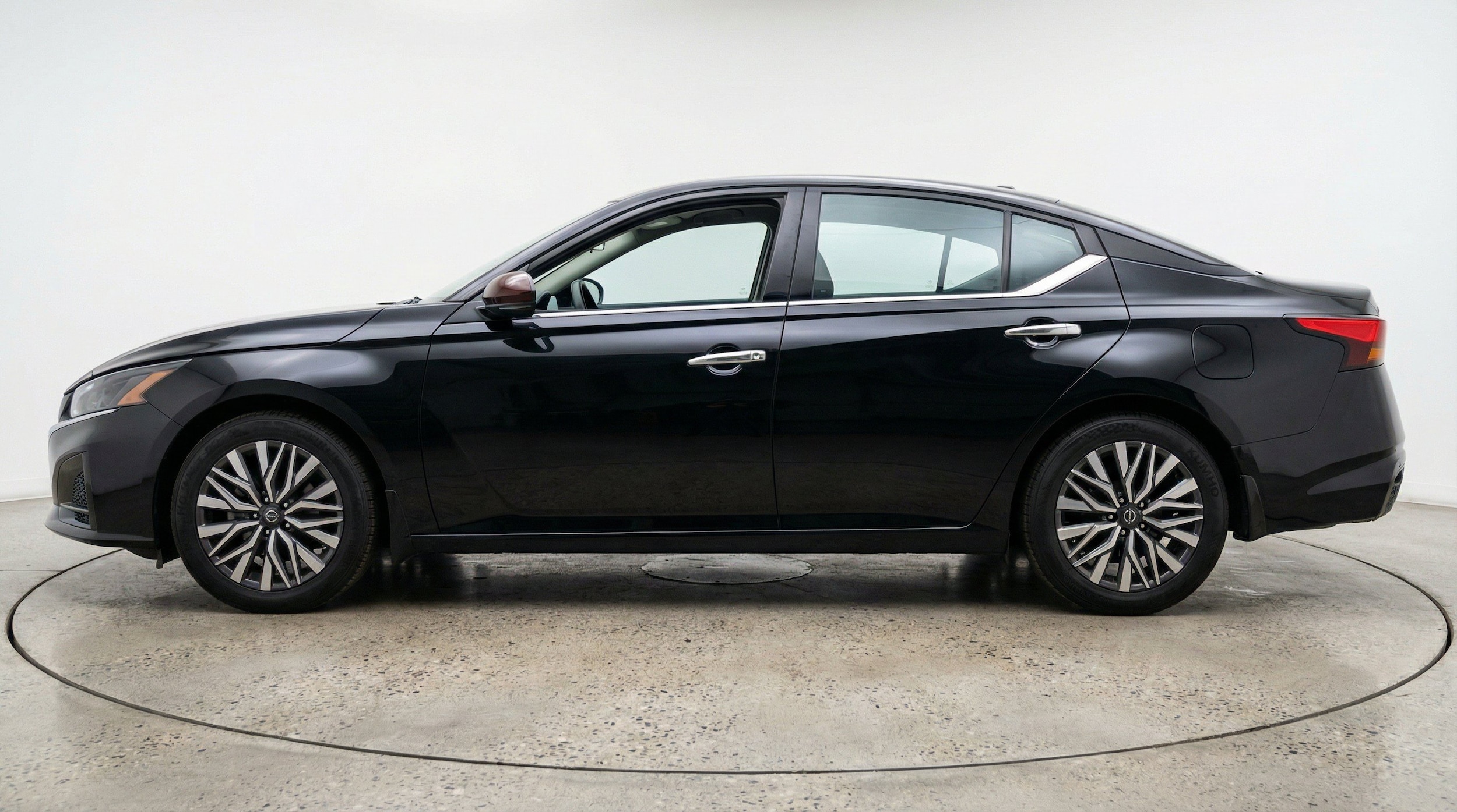 Thumbnail: 2025 Nissan Altima - 5