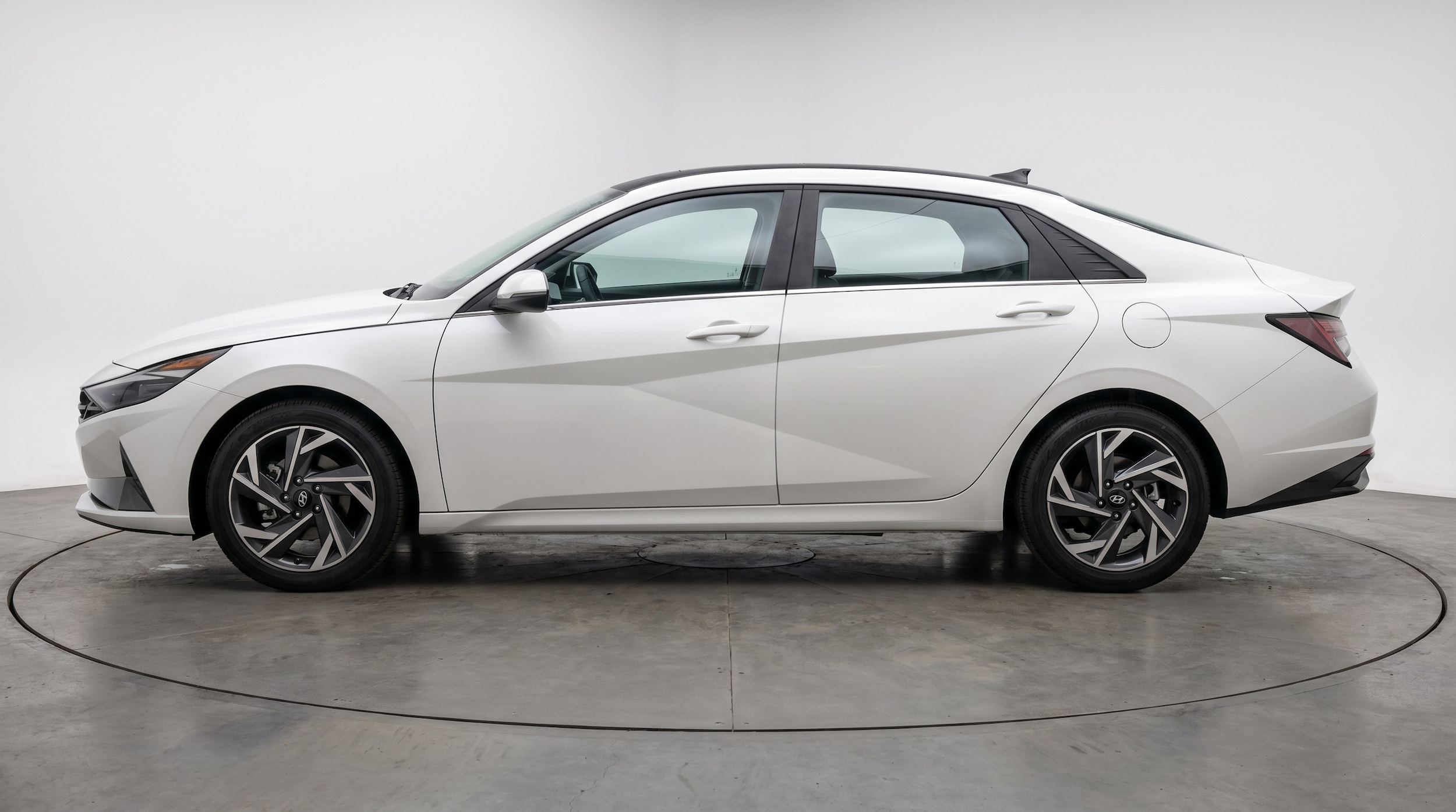 Thumbnail: 2025 Hyundai Elantra - 4